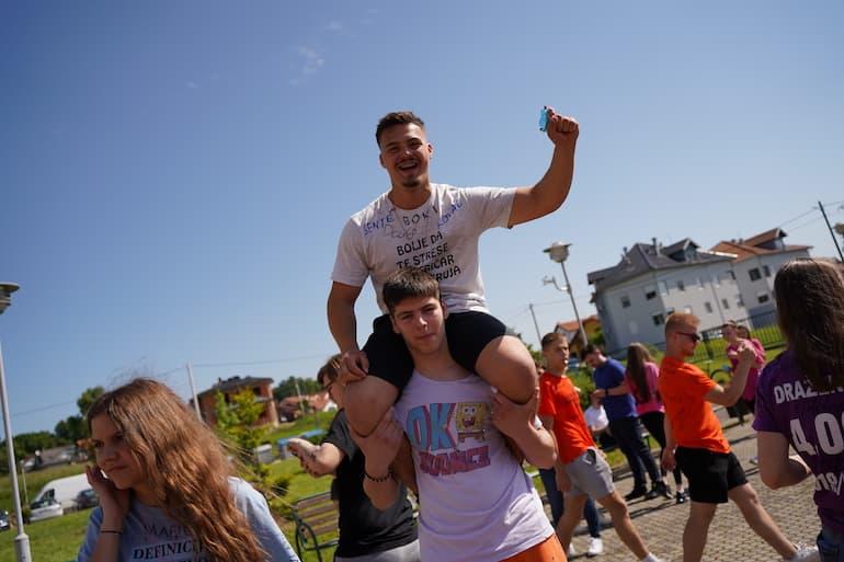 Dugo Selo - dugoselo.info, Obrazovanje - Maturanti Srednje škole Dugo Selo veselo se oprostili od školskih klupa / FOTO