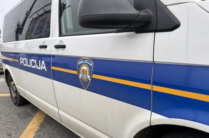 Dugo Selo - dugoselo.info - Razbojništvo u stanu u Dugom Selu: napadnut 43-godišnjak, ukradeni novac i nakit