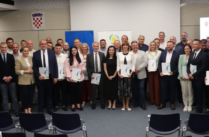 Dugo Selo - dugoselo.info - Uručeni ugovori vrijedni 5 milijuna eura za 80 "smart city" projekata