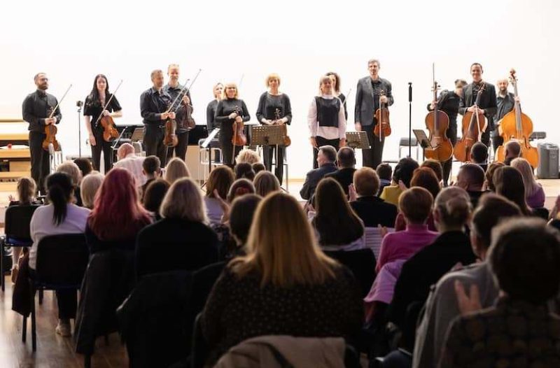 Dugo Selo - dugoselo.info - Dugoselski komorni orkestar i mladi glazbenici oduševili publiku na koncertu „Slavenska idila”